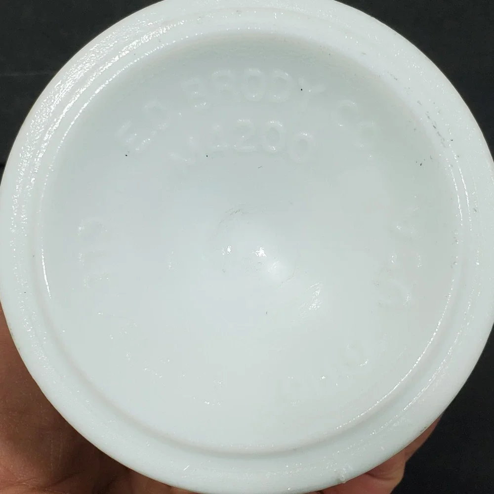 E.O. Brody Milk Glass Vase M4200‎ White Scalloped Thumbprint Pedestal 6
